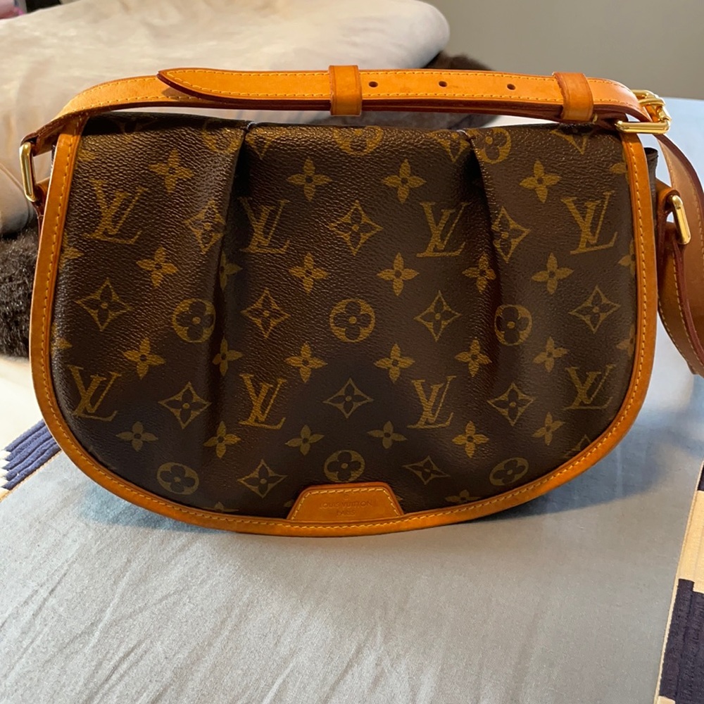 Louis Vuitton cross body purse